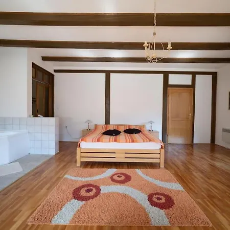 Luxurious 350 M With 4 Bedrooms *